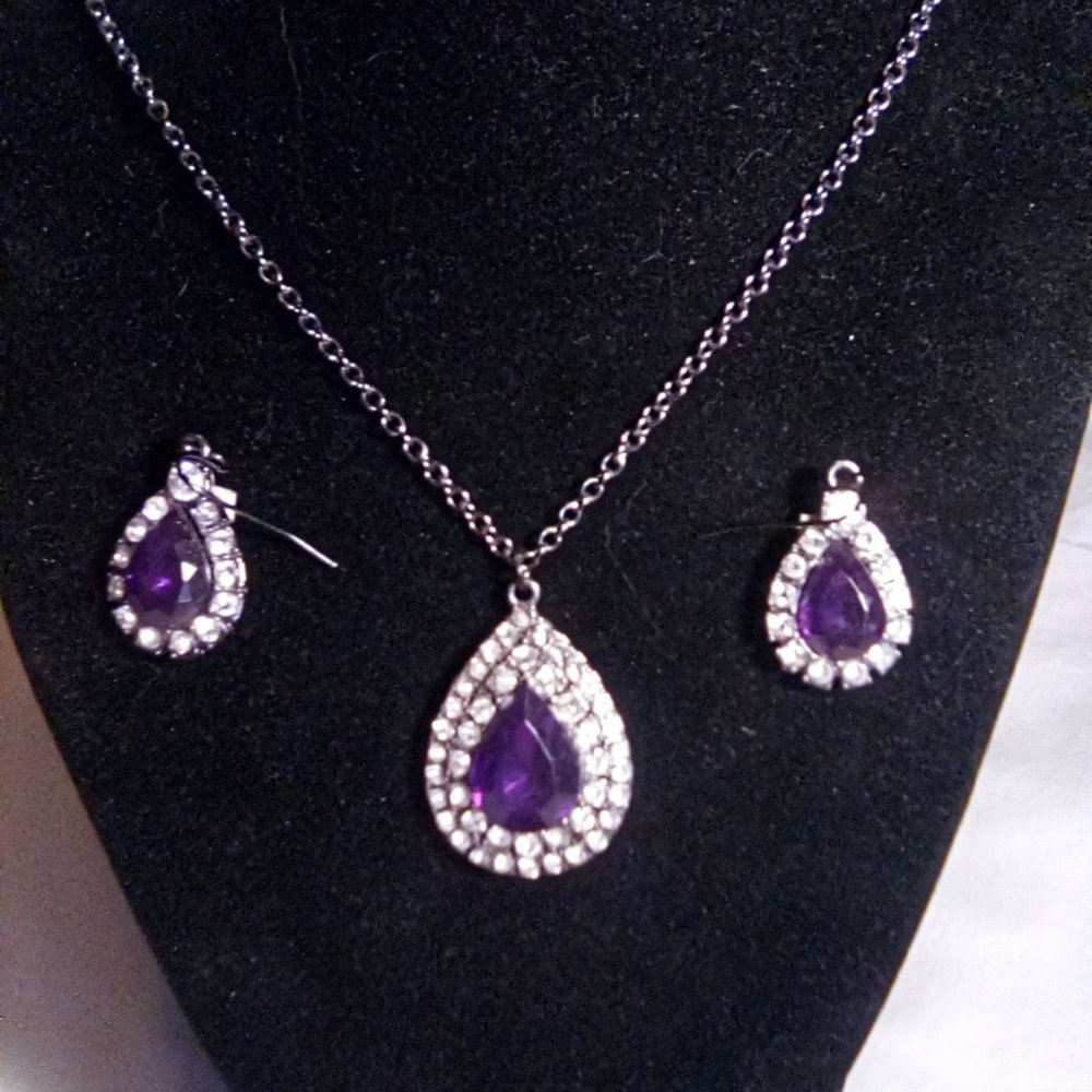 Vintage  Beauty Rhinestone N Amethyst Stone  Necklace and Earrings Set